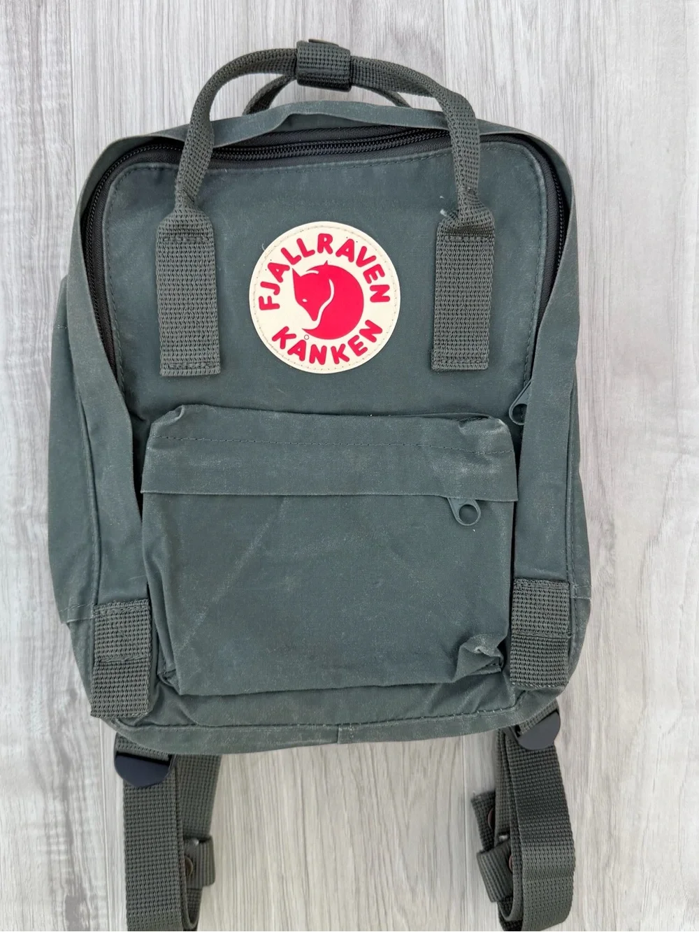 Fjällräven Kånken Mini Backpack in Forest Green